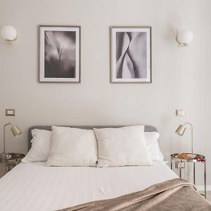 The Best Rent - Bright Flat Near San Pietro
